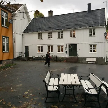Gjestehuset Ibsen Oda ve Kahvaltı Grimstad (Aust-Agder)