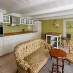 Gjestehuset Ibsen לינה וארוחת בוקר גרימסטאד