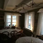 Gjestehuset Ibsen לינה וארוחת בוקר