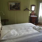 Gjestehuset Ibsen לינה וארוחת בוקר גרימסטאד
