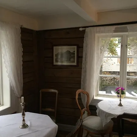 Gjestehuset Ibsen 3* 格里姆斯塔